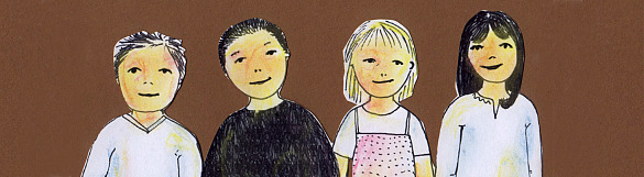 Zwei Jungen und zwei Mädchen. Sie zeigen die BLIK-Lautgebärden